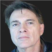 Ich bin Muttersprachler, der jeden Tag einige Stunden von Kundenbetreuung erledigt. Damit habe ich große Sprachfähigkeit